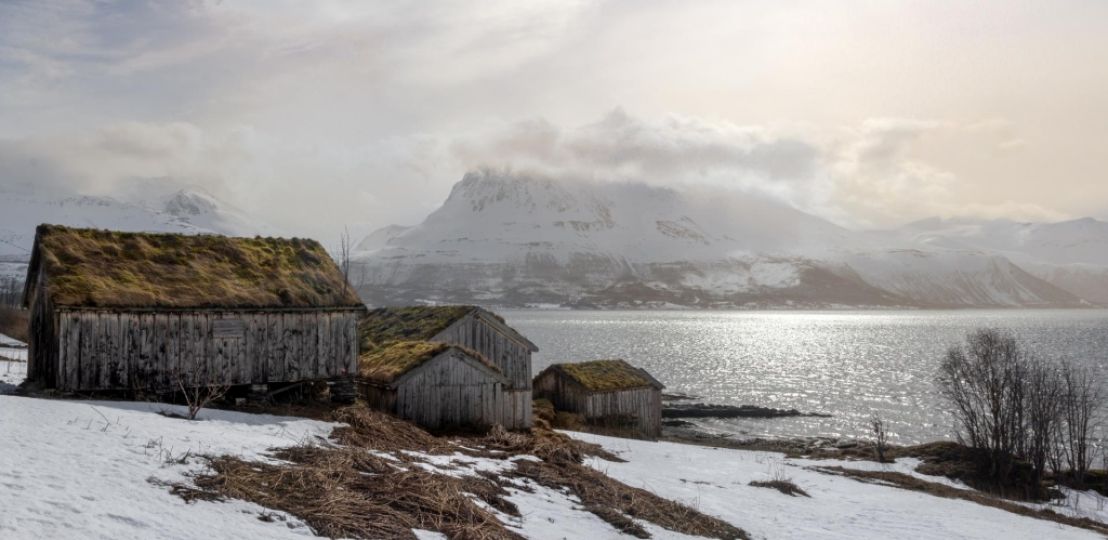 Houses under the mountains